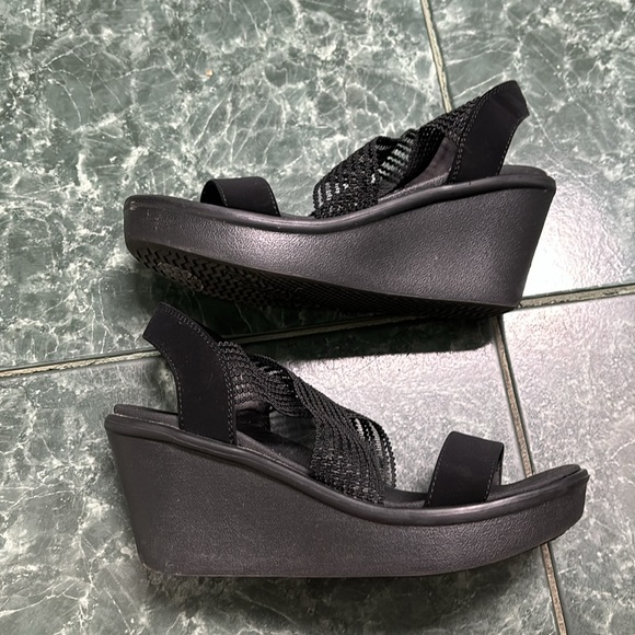 Sketchers Luxefoam Wedge Sandals - Picture 4 of 5